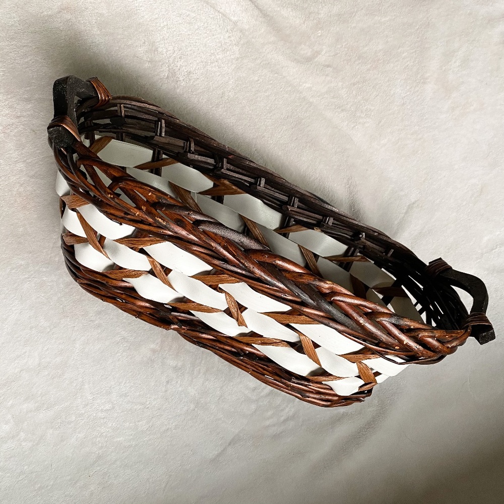 ]Wicker Basket